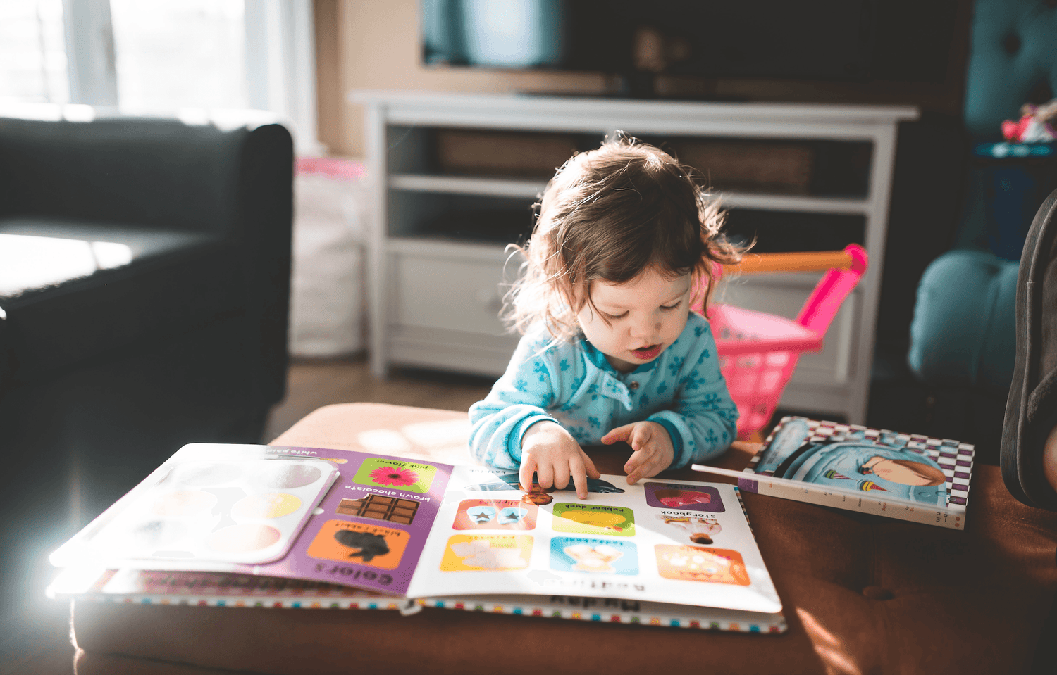 The alphabet, colors, and numbers. What should my 2 year old know? - Learning Time HK