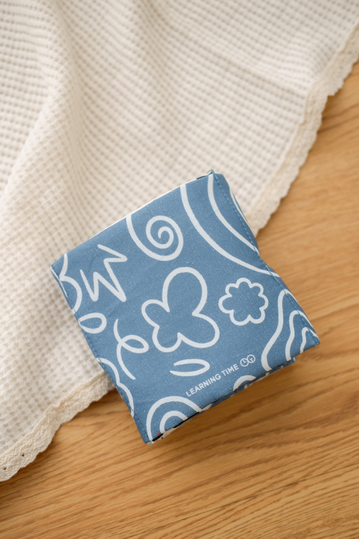 多重感官黑白布書